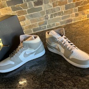 Air Jordan 1 Mid College Grey/Bone White